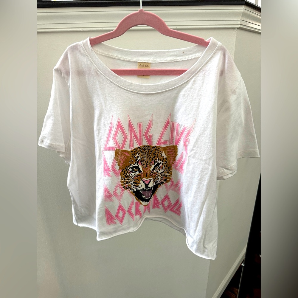 Cropped graphic tee